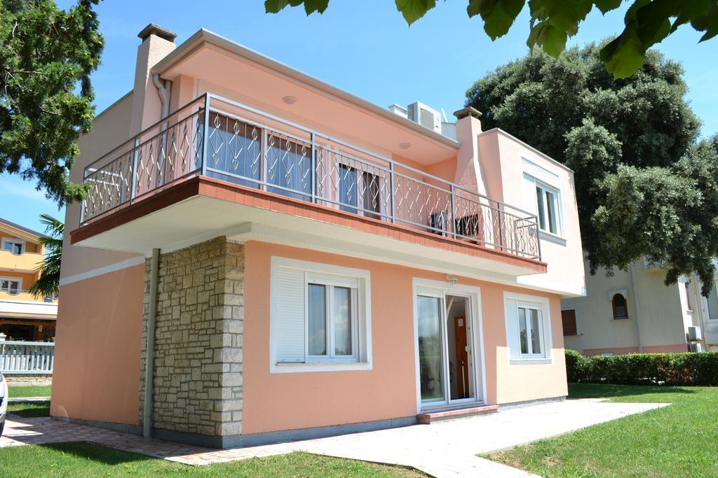 אומאג Apartments Lungomare מראה חיצוני תמונה
